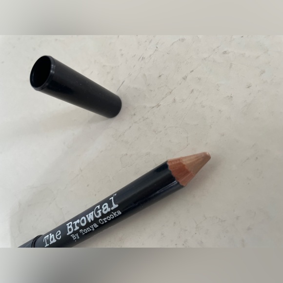 3/25 The Brow Gal Gold/Nude Highlighter Pencil 02 - Picture 3 of 4